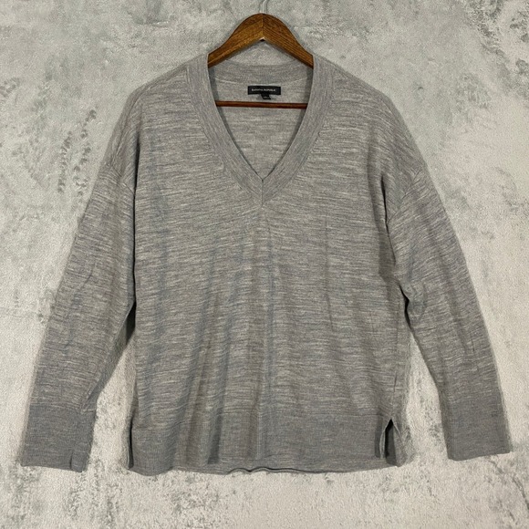 Banana Republic Sweater Womens Large Gray V-Neck 100% Merino Wool Relaxed Fit - Picture 2 of 11